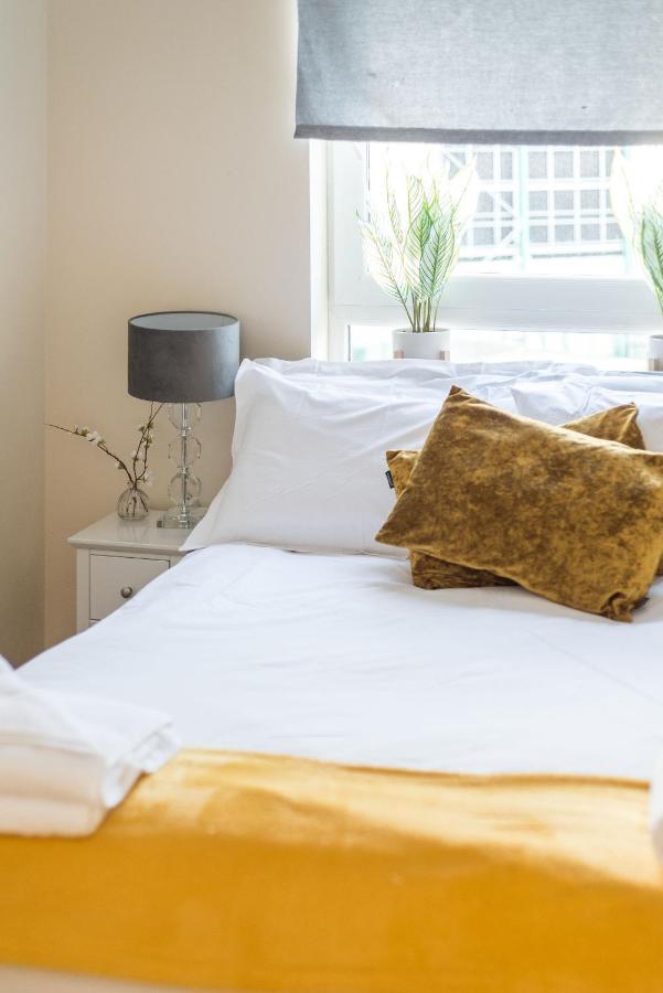 Elegant 2 Bedroom City Centre Apartment - Free Parking - Private Balcony Edimburgo Exterior foto